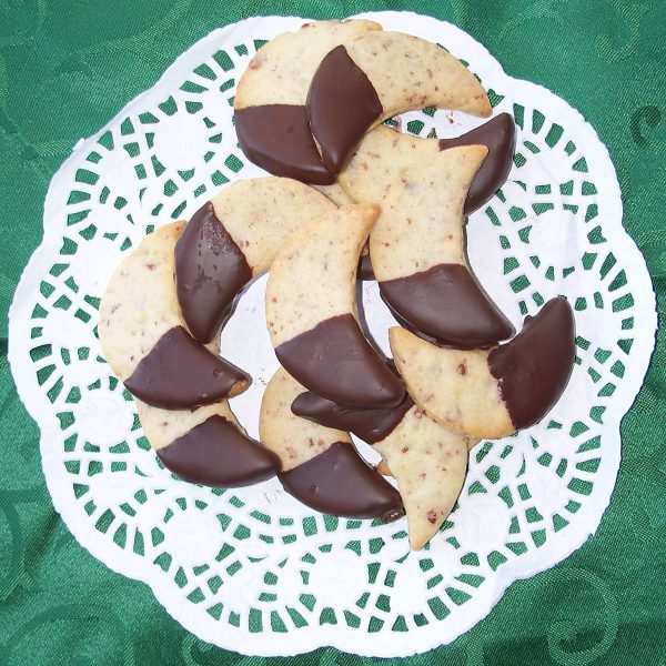 Mandelmöndli (chocolate-dipped almond crescents) homemade by Hildegard’s Cookies