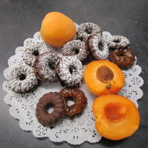 Wiener Ringli (chocolate shortbread with apricot jam) with main ingredients