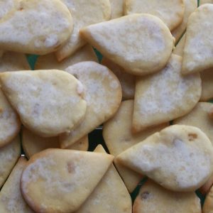 Zitronentröpfli (lemon droplets) on a cooling rack